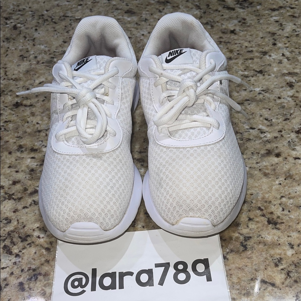 💫Nike Tanjun White Sneakers